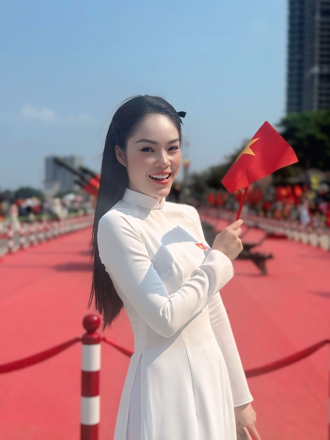 Sao Việt từng phải kiếm 6 tỷ/năm trả nợ, vẫn cho con học trường quốc tế: Vượt qua biến cố, dạy con hay ho - Ảnh 2. Sao Việt từng phải kiếm 6 tỷ/năm trả nợ, vẫn cho con học trường quốc tế: Vượt qua biến cố, dạy con hay ho - Ảnh 2.