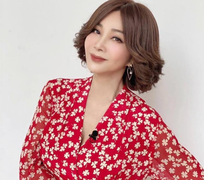 Mỹ nhân xứ Đài U70 vẫn trẻ trung như thiếu nữ: Sáng nào ngủ dậy cũng "bơm collagen" ngay với 1 loại nước kèm 1 thứ quả chợ Việt bán đầy quanh năm - Ảnh 1. Mỹ nhân xứ Đài U70 vẫn trẻ trung như thiếu nữ: Sáng nào ngủ dậy cũng "bơm collagen" ngay với 1 loại nước kèm 1 thứ quả chợ Việt bán đầy quanh năm - Ảnh 1.