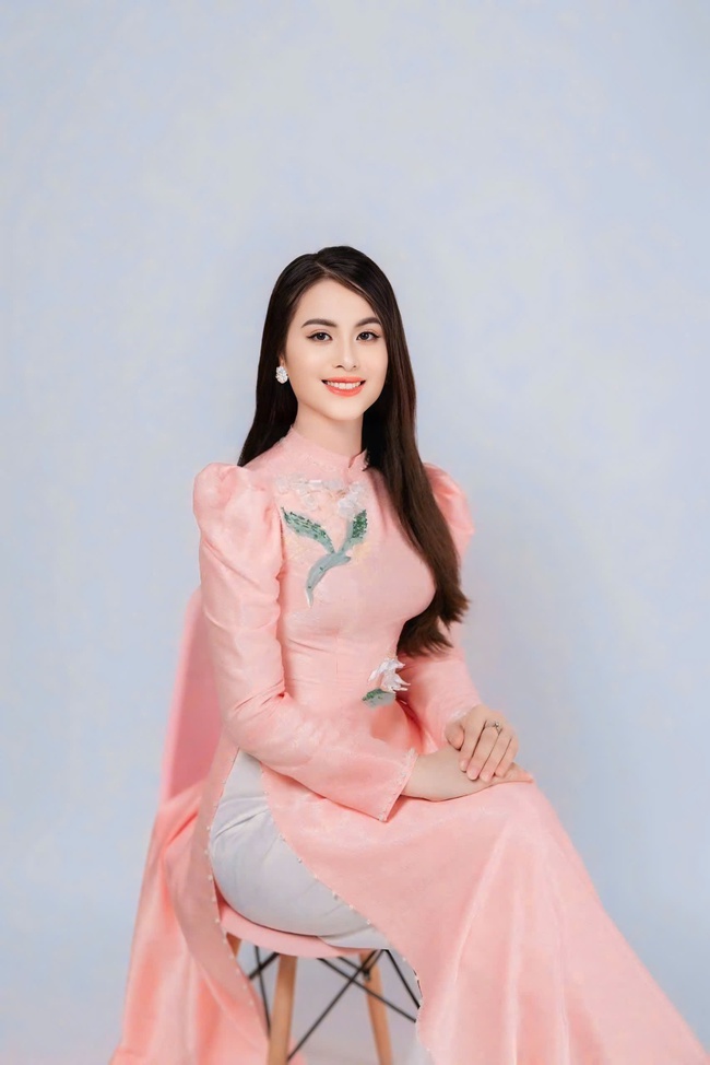 Nữ giáo viên mầm non đăng quang ngôi vị Á hậu 3 Mrs Grand Vietnam 2025 - Ảnh 4. Nữ giáo viên mầm non đăng quang ngôi vị Á hậu 3 Mrs Grand Vietnam 2025 - Ảnh 4.