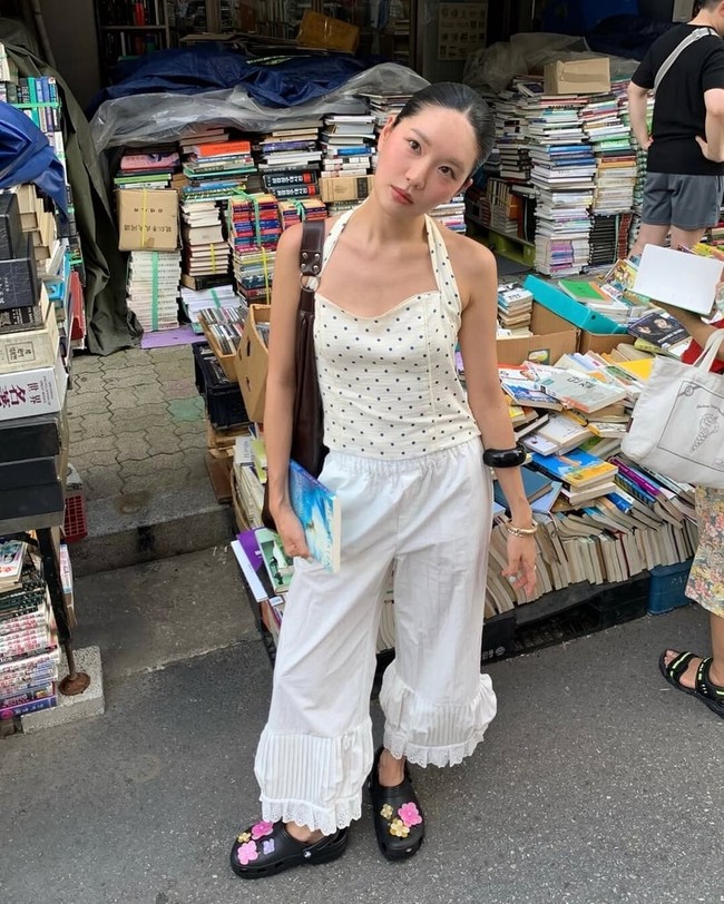 Xu hướng thời trang hè 2025 từ các fashionista Hàn Quốc: &quot;Làn sóng chấm bi retro&quot; quay trở lại! Ghi nhanh 5 gợi ý phối đồ cực xinh - Ảnh 5.