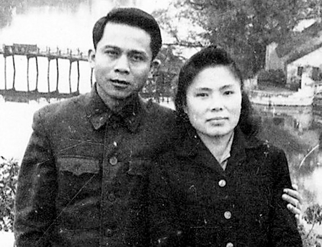 2 câu chuyện người bố ông Hoàng Nam Tiến dạy con khiến ai nghe cũng rưng rưng: Con khỉ mất mẹ và chiếc bát vỡ: - Ảnh 1. 2 câu chuyện người bố ông Hoàng Nam Tiến dạy con khiến ai nghe cũng rưng rưng: Con khỉ mất mẹ và chiếc bát vỡ: - Ảnh 1.