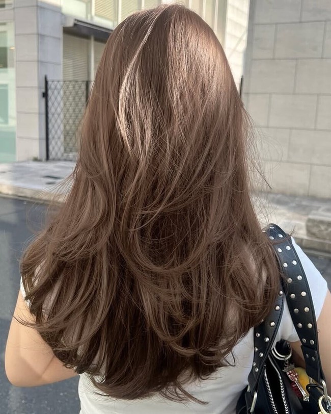Nhuộm màu gì để tóc phai ra vẫn đẹp? 8 tông nâu trung tính lý tưởng cho tóc ngắn và tóc ngang vai  - Ảnh 6.