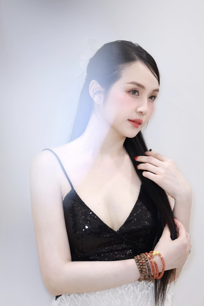 Dàn mỹ nhân việt sở hữu nhan sắc rạng ngời, đình hạnh phúc và sự nghiệp thành công - Ảnh 4. Dàn mỹ nhân việt sở hữu nhan sắc rạng ngời, đình hạnh phúc và sự nghiệp thành công - Ảnh 4.