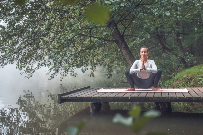 Ngồi nhiều cả ngày? Đây là lý do bạn nên bắt đầu tập tư thế Malasana - Ảnh 1. Ngồi nhiều cả ngày? Đây là lý do bạn nên bắt đầu tập tư thế Malasana - Ảnh 1.