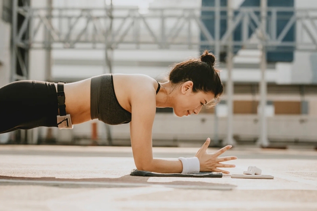 Mỡ bắp tay, mỡ đùi nên giảm thế nào? 5 cách tập luyện đúng và hiệu quả để đốt mỡ nhanh chóng - Ảnh 5. Mỡ bắp tay, mỡ đùi nên giảm thế nào? 5 cách tập luyện đúng và hiệu quả để đốt mỡ nhanh chóng - Ảnh 5.
