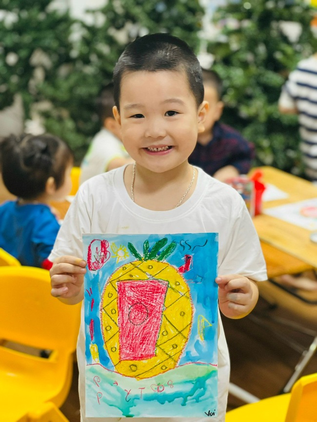 Cậu bé Hà Nội đạt hàng loạt Huy chương, Học bổng dù CHƯA VÀO LỚP 1: Bố tiết lộ lịch học bất ngờ, nói thẳng về tranh cãi trên MXH - Ảnh 2. Cậu bé Hà Nội đạt hàng loạt Huy chương, Học bổng dù CHƯA VÀO LỚP 1: Bố tiết lộ lịch học bất ngờ, nói thẳng về tranh cãi trên MXH - Ảnh 2.