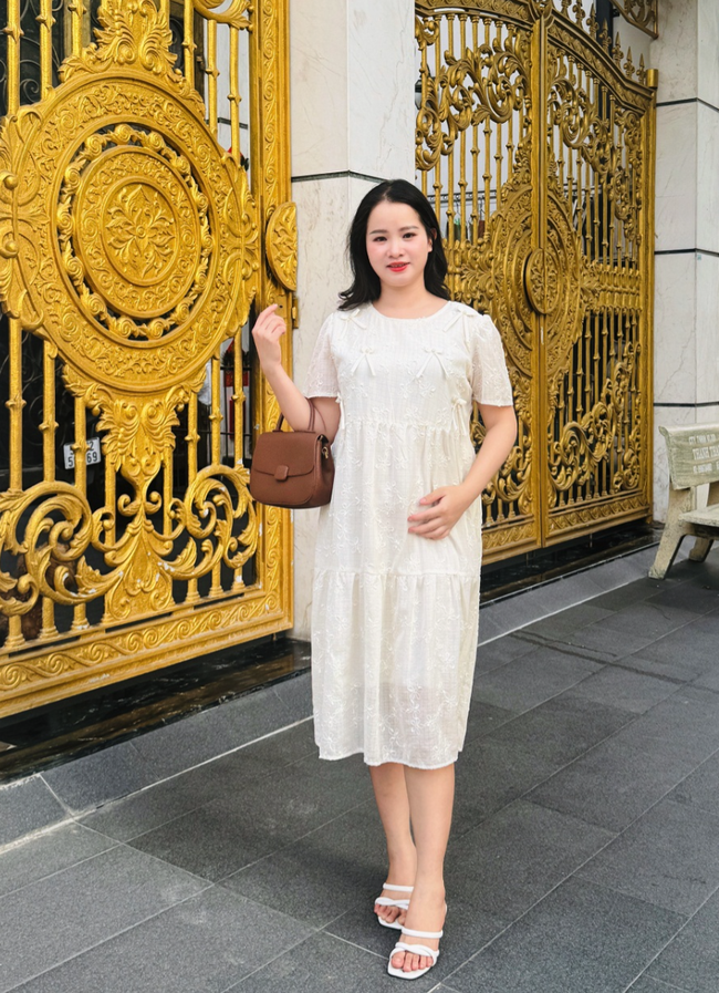 Ngô Thanh Vân mê tít váy trắng dáng suông thời gian bầu bí - Ảnh 11. Ngô Thanh Vân mê tít váy trắng dáng suông thời gian bầu bí - Ảnh 11.