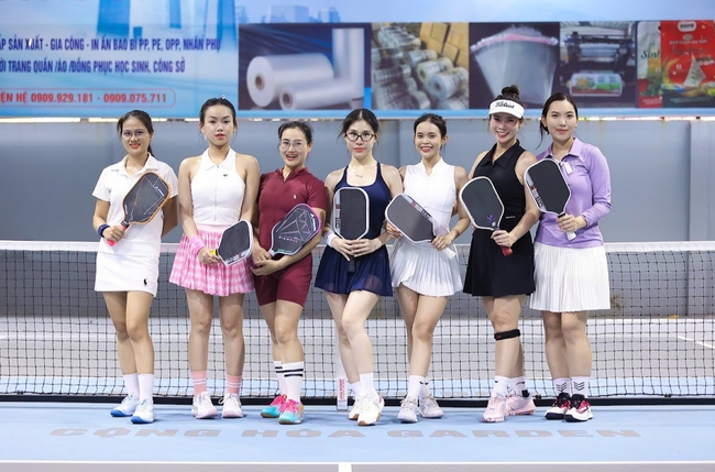 Từng "kỳ thị" khi thấy vợ mê pickleball, giờ chồng ra sân... đủ 7 ngày/tuần - Ảnh 2. Từng "kỳ thị" khi thấy vợ mê pickleball, giờ chồng ra sân... đủ 7 ngày/tuần - Ảnh 2.