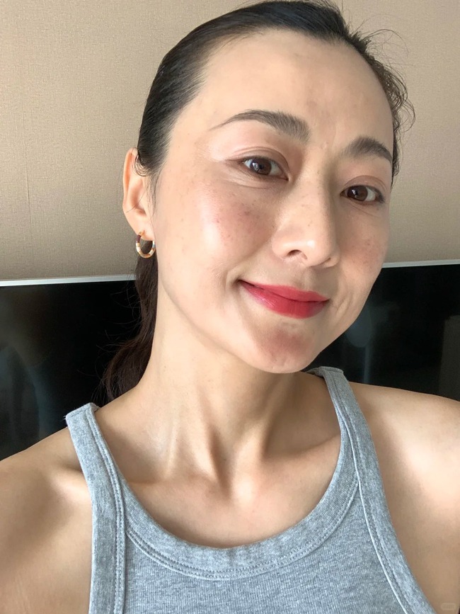 Phụ nữ 40+ nên làm 5 điều này để tăng dự trữ collagen cho da - Ảnh 2.