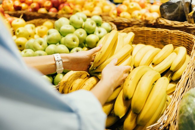 Mua chuối nhớ nhìn 5 điểm này, đảm bảo ăn dần cả tuần không hỏng - Ảnh 1.