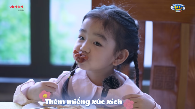 Bé Bún - con gái hot mom Nam Thương: Nhỏ xíu mà lắm chiêu, vừa xinh vừa &quot;mặn mòi&quot; hết phần thiên hạ - Ảnh 16.