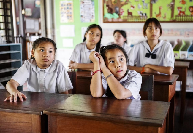Bà mẹ Hà Nội chỉ ra thứ LÃNG PHÍ nhất trong trường học, nhiều phụ huynh phản bác: Nhờ nó mà con tôi dù nghèo cũng bớt tự ti! - Ảnh 2. Bà mẹ Hà Nội chỉ ra thứ LÃNG PHÍ nhất trong trường học, nhiều phụ huynh phản bác: Nhờ nó mà con tôi dù nghèo cũng bớt tự ti! - Ảnh 2.