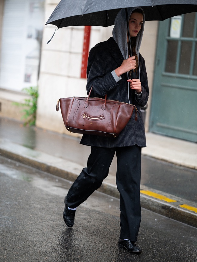 3 chiếc túi huyền thoại tái xuất 2025: Balenciaga, CELINE, Chloé khiến giới mộ điệu rần rần - Ảnh 10. 3 chiếc túi huyền thoại tái xuất 2025: Balenciaga, CELINE, Chloé khiến giới mộ điệu rần rần - Ảnh 10.
