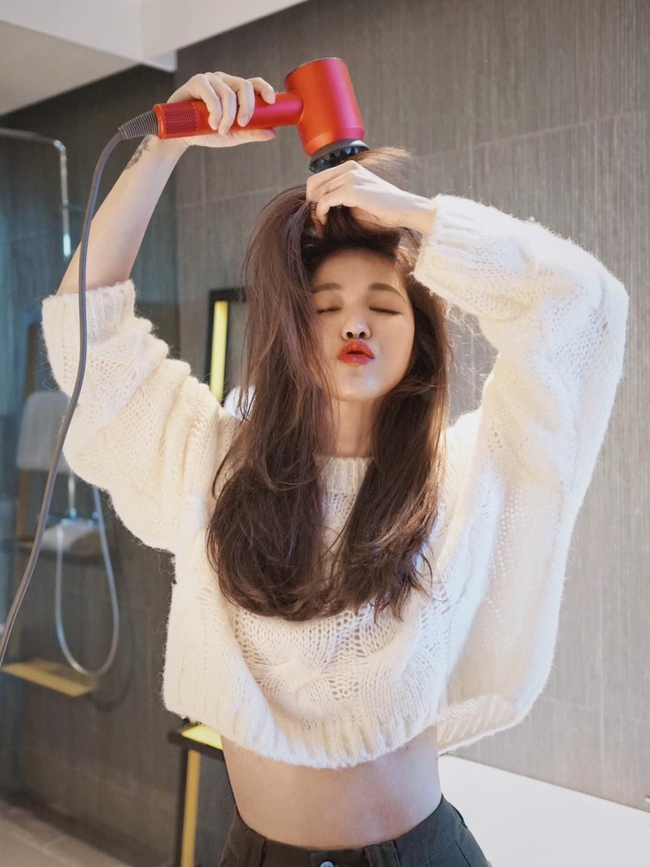 50 tuổi, người phụ này khiến nhiều người trầm trồ với 8 bí kíp giữ dáng và dưỡng da - Ảnh 7.