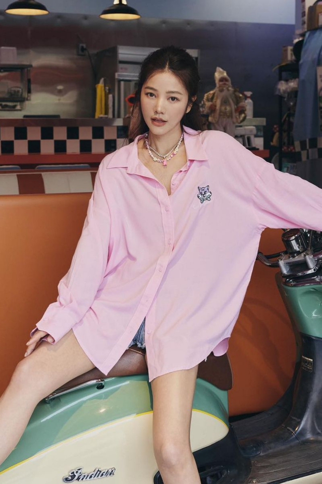 50 tuổi, người phụ này khiến nhiều người trầm trồ với 8 bí kíp giữ dáng và dưỡng da - Ảnh 2.