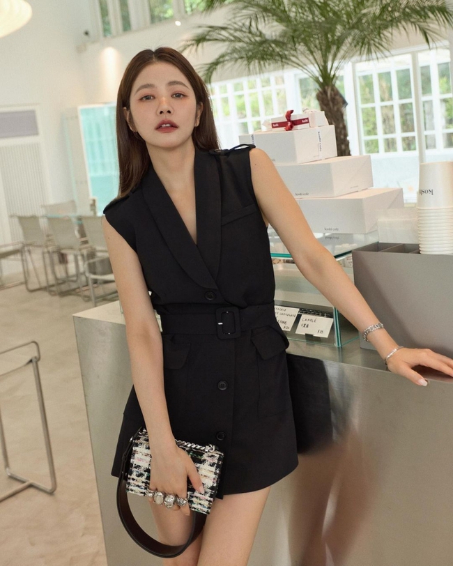 50 tuổi, người phụ này khiến nhiều người trầm trồ với 8 bí kíp giữ dáng và dưỡng da - Ảnh 5.
