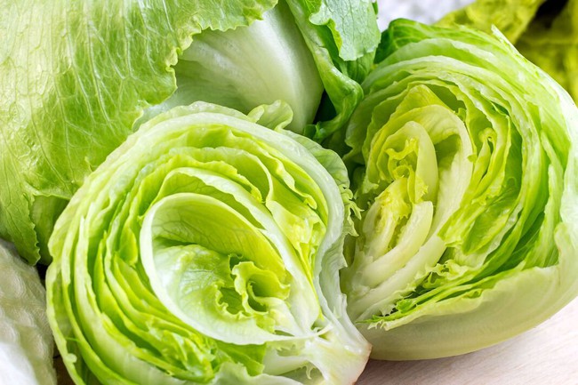 Bí quyết giữ rau xà lách tươi giòn suốt 3 tuần chỉ với 1 vật dụng nhà bếp - Ảnh 1. Bí quyết giữ rau xà lách tươi giòn suốt 3 tuần chỉ với 1 vật dụng nhà bếp - Ảnh 1.