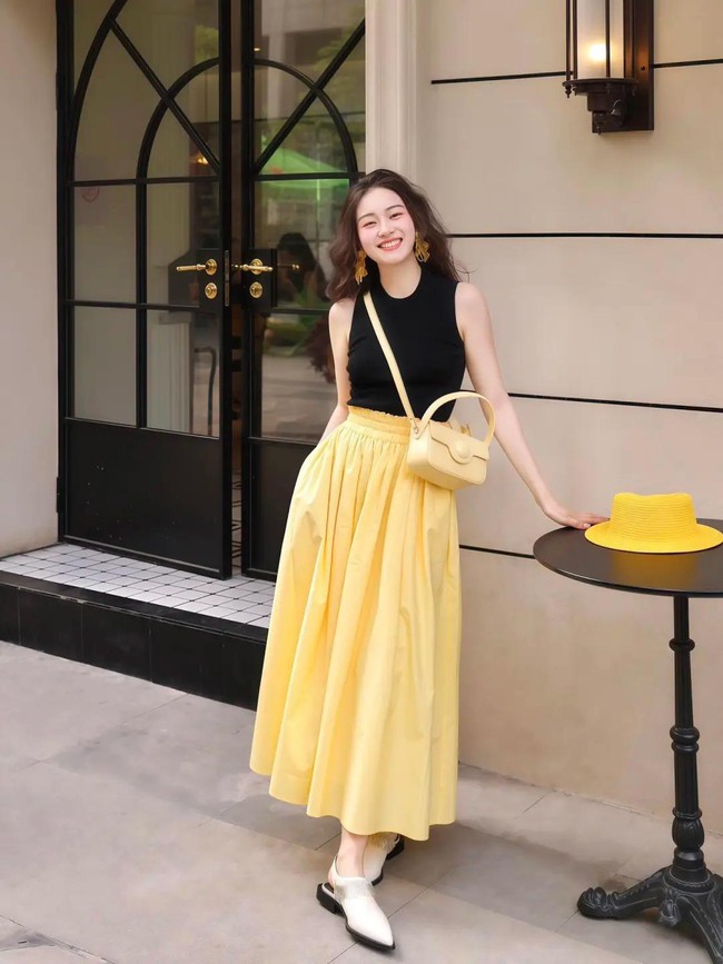 Đầu hè thu hút mọi ánh nhìn: "Ba món đồ cơ bản" tạo nên phong cách tối giản thanh lịch – bí kíp phối đồ dành cho bạn - Ảnh 9. Đầu hè thu hút mọi ánh nhìn: "Ba món đồ cơ bản" tạo nên phong cách tối giản thanh lịch – bí kíp phối đồ dành cho bạn - Ảnh 9.