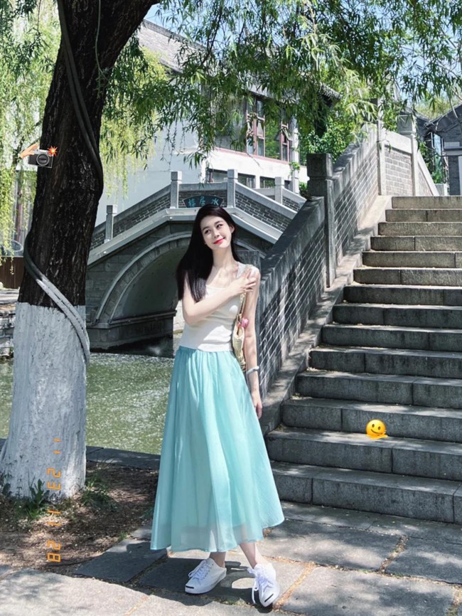 Đầu hè thu hút mọi ánh nhìn: "Ba món đồ cơ bản" tạo nên phong cách tối giản thanh lịch – bí kíp phối đồ dành cho bạn - Ảnh 11. Đầu hè thu hút mọi ánh nhìn: "Ba món đồ cơ bản" tạo nên phong cách tối giản thanh lịch – bí kíp phối đồ dành cho bạn - Ảnh 11.