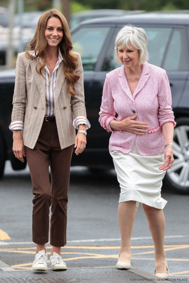 kate-middleton-cancer-recovery-colchester-hospital-00004-820x1230-175584473838183792985.jpg