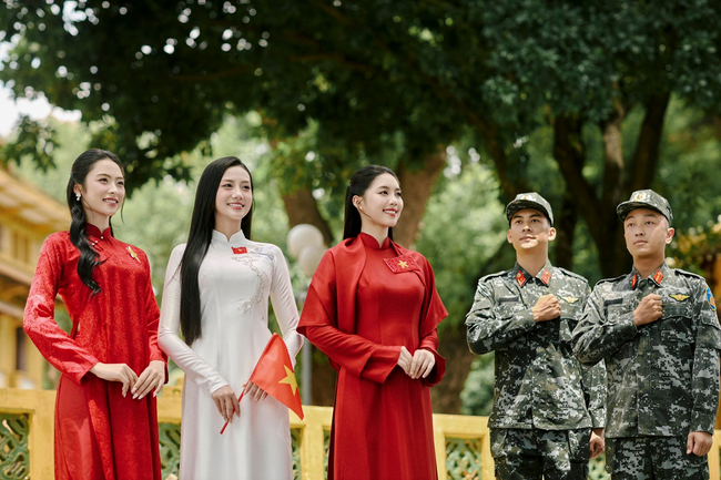 Thiếu tá Công an nhập vai ‘girl phố' Mai Ly lan tỏa lòng tự hào dân tộc qua tà áo dài truyền thống - Ảnh 4. Thiếu tá Công an nhập vai ‘girl phố' Mai Ly lan tỏa lòng tự hào dân tộc qua tà áo dài truyền thống - Ảnh 4.