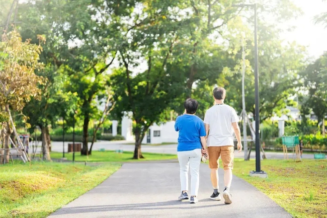 Đi bộ hay chạy bộ 5km: Cách nào giúp cơ thể khỏe hơn, đốt mỡ nhanh hơn? - Ảnh 2. Đi bộ hay chạy bộ 5km: Cách nào giúp cơ thể khỏe hơn, đốt mỡ nhanh hơn? - Ảnh 2.