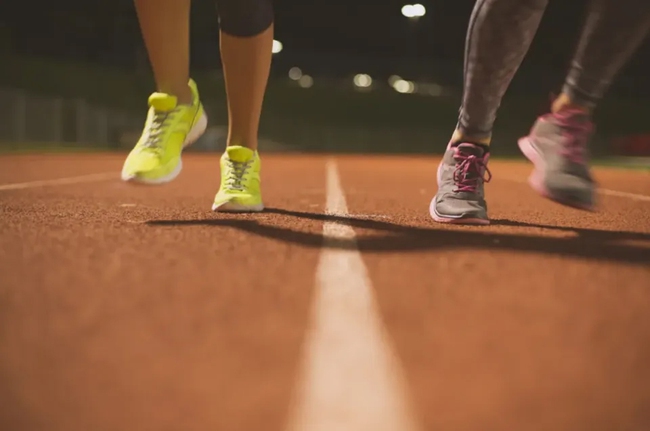 Đi bộ hay chạy bộ 5km: Cách nào giúp cơ thể khỏe hơn, đốt mỡ nhanh hơn? - Ảnh 3. Đi bộ hay chạy bộ 5km: Cách nào giúp cơ thể khỏe hơn, đốt mỡ nhanh hơn? - Ảnh 3.