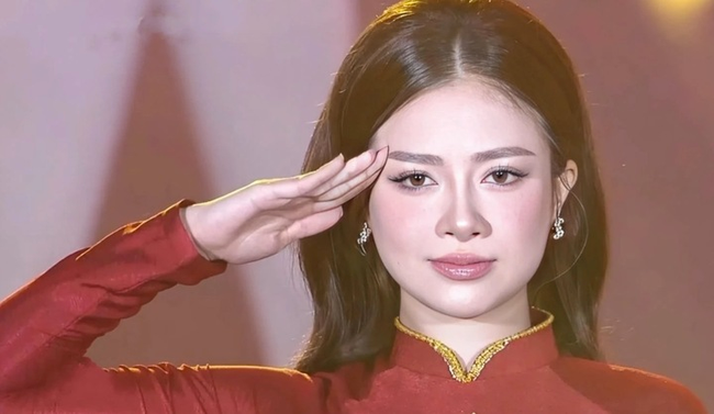 Thiếu tá Công an nhập vai ‘girl phố' Mai Ly lan tỏa lòng tự hào dân tộc qua tà áo dài truyền thống - Ảnh 7. Thiếu tá Công an nhập vai ‘girl phố' Mai Ly lan tỏa lòng tự hào dân tộc qua tà áo dài truyền thống - Ảnh 7.