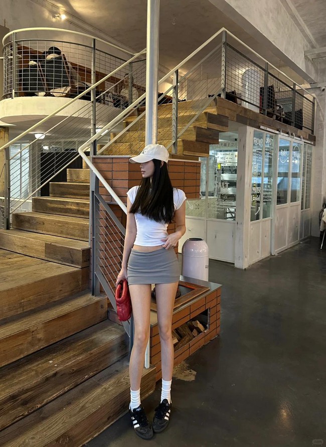 Giải mã công thức mặc đẹp đầu hè: Bí quyết thời trang ai cũng dễ dàng áp dụng - Ảnh 8. Giải mã công thức mặc đẹp đầu hè: Bí quyết thời trang ai cũng dễ dàng áp dụng - Ảnh 8.
