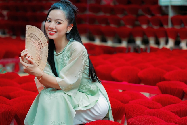 Em Hồng lái đò - Ảnh 11. Em Hồng lái đò - Ảnh 11.