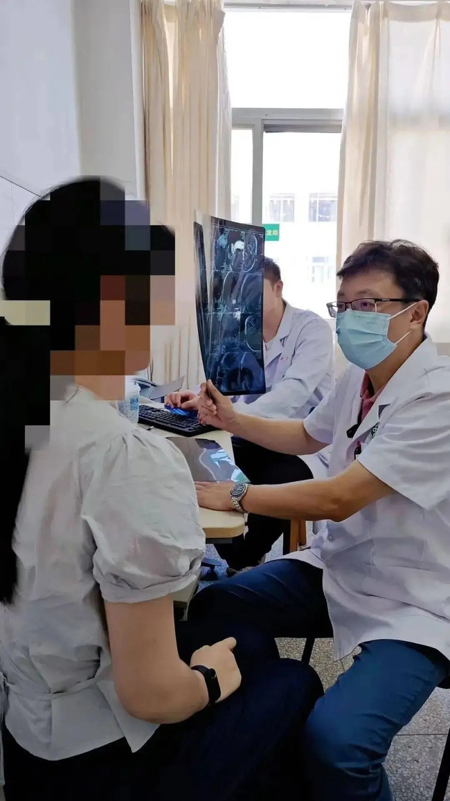 35 tuổi nhưng phổi như người 95 tuổi, 1 influencer phải bỏ ngang sự nghiệp livestream: Mầm mống hóa ra đã được cảnh báo từ tuổi 24 - Ảnh 3. 35 tuổi nhưng phổi như người 95 tuổi, 1 influencer phải bỏ ngang sự nghiệp livestream: Mầm mống hóa ra đã được cảnh báo từ tuổi 24 - Ảnh 3.