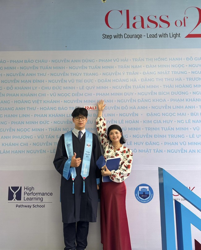 Hai nghệ sĩ Việt đều là đại tá quân đội có hai con cực phẩm: Đã đẹp trai xinh gái còn học hành đỉnh thế này! - Ảnh 2. Hai nghệ sĩ Việt đều là đại tá quân đội có hai con cực phẩm: Đã đẹp trai xinh gái còn học hành đỉnh thế này! - Ảnh 2.