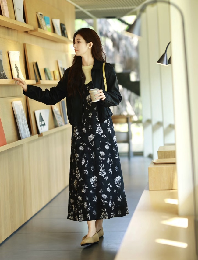 Tôi từng bị chê mặc váy hoa nhí trông sến, giờ thì ai cũng khen sang trọng - Ảnh 3. Tôi từng bị chê mặc váy hoa nhí trông sến, giờ thì ai cũng khen sang trọng - Ảnh 3.