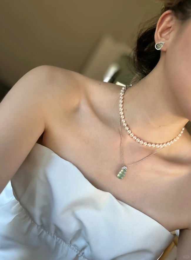 Vì sao các phú bà Trung Quốc ưa đeo ngọc phỉ thúy? - Ảnh 4.