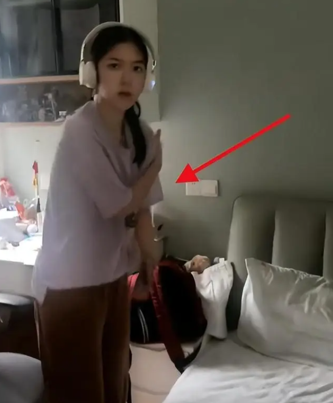 Đoạn video khiến cộng đồng mạng chê trách người mẹ gay gắt: Chị đang không tôn trọng con gái mình! - Ảnh 2. Đoạn video khiến cộng đồng mạng chê trách người mẹ gay gắt: Chị đang không tôn trọng con gái mình! - Ảnh 2.