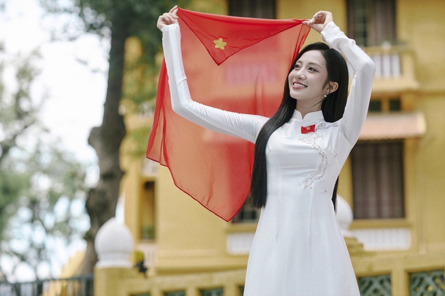 Mai Ngọc, Huyền Lizzie và nhiều nghệ sĩ thướt tha trong tà áo dài mừng ngày đại lễ - Ảnh 10. Mai Ngọc, Huyền Lizzie và nhiều nghệ sĩ thướt tha trong tà áo dài mừng ngày đại lễ - Ảnh 10.