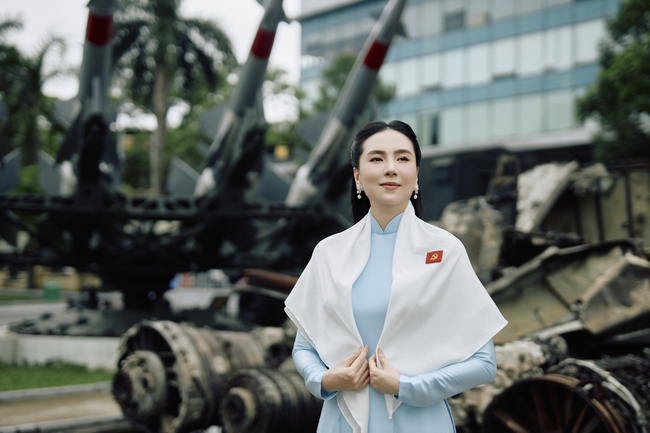 Mai Ngọc, Huyền Lizzie và nhiều nghệ sĩ thướt tha trong tà áo dài mừng ngày đại lễ - Ảnh 3. Mai Ngọc, Huyền Lizzie và nhiều nghệ sĩ thướt tha trong tà áo dài mừng ngày đại lễ - Ảnh 3.