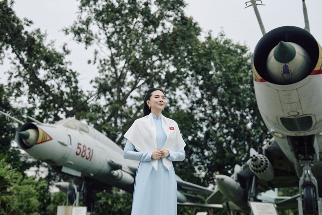 Mai Ngọc, Huyền Lizzie và nhiều nghệ sĩ thướt tha trong tà áo dài mừng ngày đại lễ - Ảnh 2. Mai Ngọc, Huyền Lizzie và nhiều nghệ sĩ thướt tha trong tà áo dài mừng ngày đại lễ - Ảnh 2.