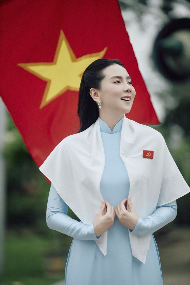 Mai Ngọc, Huyền Lizzie và nhiều nghệ sĩ thướt tha trong tà áo dài mừng ngày đại lễ - Ảnh 6. Mai Ngọc, Huyền Lizzie và nhiều nghệ sĩ thướt tha trong tà áo dài mừng ngày đại lễ - Ảnh 6.