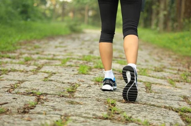 Sau tuổi 45, tôi đã đi bộ kiểu này: Không ngờ mỡ bụng giảm nhanh hơn cả tập gym - Ảnh 1. Sau tuổi 45, tôi đã đi bộ kiểu này: Không ngờ mỡ bụng giảm nhanh hơn cả tập gym - Ảnh 1.