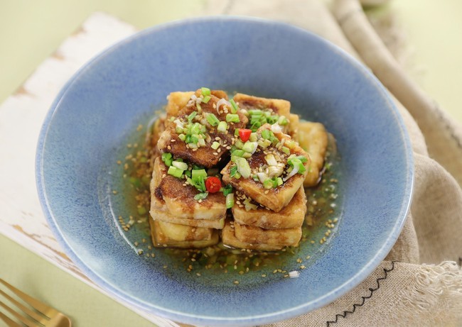 Món đậu phụ chan dầu hành giòn rụm thơm nức: Tưởng đơn giản mà ngon bất ngờ! - Ảnh 8. Món đậu phụ chan dầu hành giòn rụm thơm nức: Tưởng đơn giản mà ngon bất ngờ! - Ảnh 8.