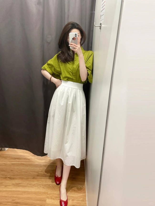 Đầu hạ mặc váy thật sự quá đẹp, những set váy này vừa thanh lịch vừa tôn dáng, sang trọng mà vẫn trẻ trung - Ảnh 9. Đầu hạ mặc váy thật sự quá đẹp, những set váy này vừa thanh lịch vừa tôn dáng, sang trọng mà vẫn trẻ trung - Ảnh 9.
