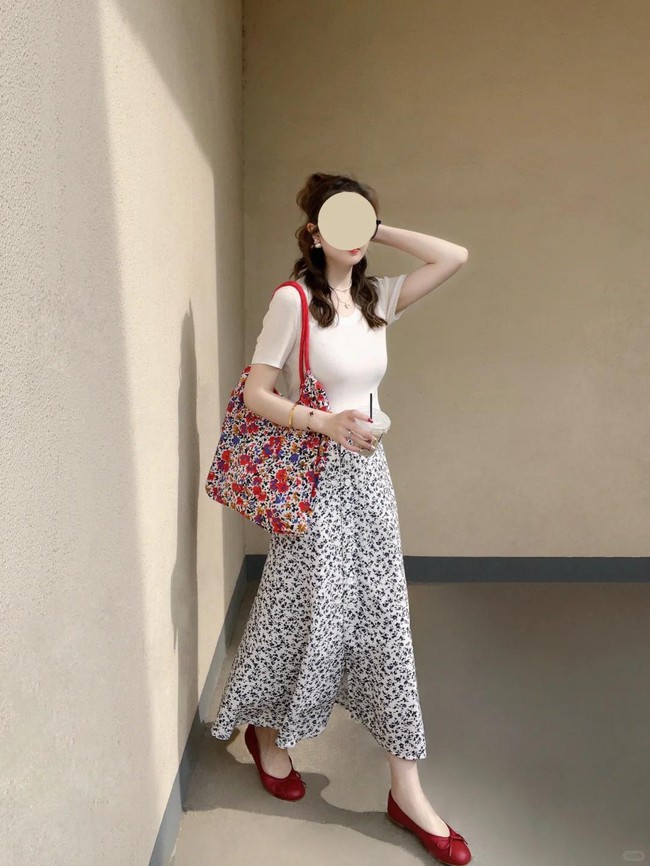 Đầu hạ mặc váy thật sự quá đẹp, những set váy này vừa thanh lịch vừa tôn dáng, sang trọng mà vẫn trẻ trung - Ảnh 4. Đầu hạ mặc váy thật sự quá đẹp, những set váy này vừa thanh lịch vừa tôn dáng, sang trọng mà vẫn trẻ trung - Ảnh 4.