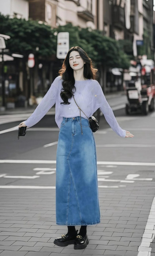 Đầu hè không thể thiếu: Váy denim – "thần phẩm" giúp trẻ hóa, dễ phối, che khuyết điểm và mang lại vẻ ngoài tươi trẻ - Ảnh 11. Đầu hè không thể thiếu: Váy denim – "thần phẩm" giúp trẻ hóa, dễ phối, che khuyết điểm và mang lại vẻ ngoài tươi trẻ - Ảnh 11.