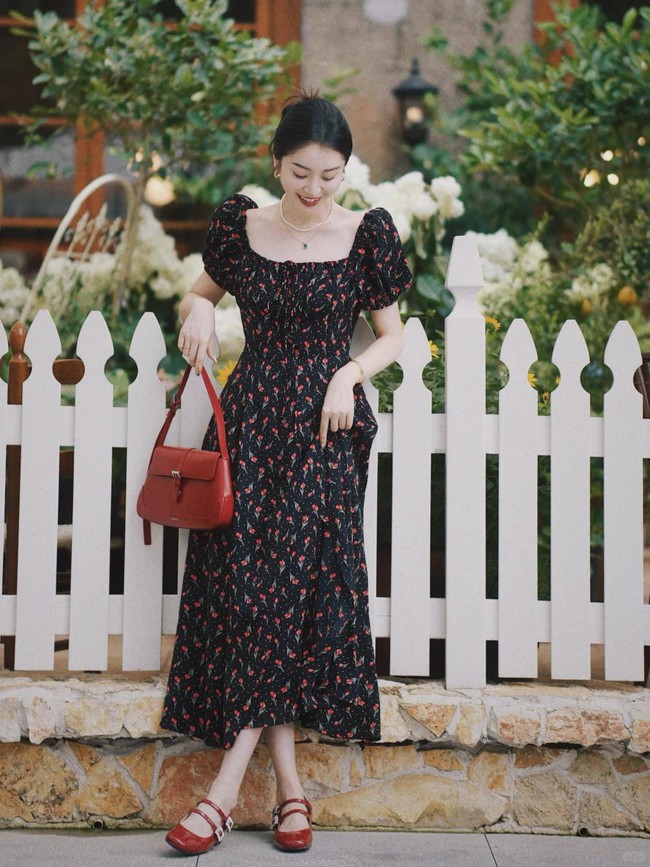 Đầu hạ mặc váy thật sự quá đẹp, những set váy này vừa thanh lịch vừa tôn dáng, sang trọng mà vẫn trẻ trung - Ảnh 2. Đầu hạ mặc váy thật sự quá đẹp, những set váy này vừa thanh lịch vừa tôn dáng, sang trọng mà vẫn trẻ trung - Ảnh 2.