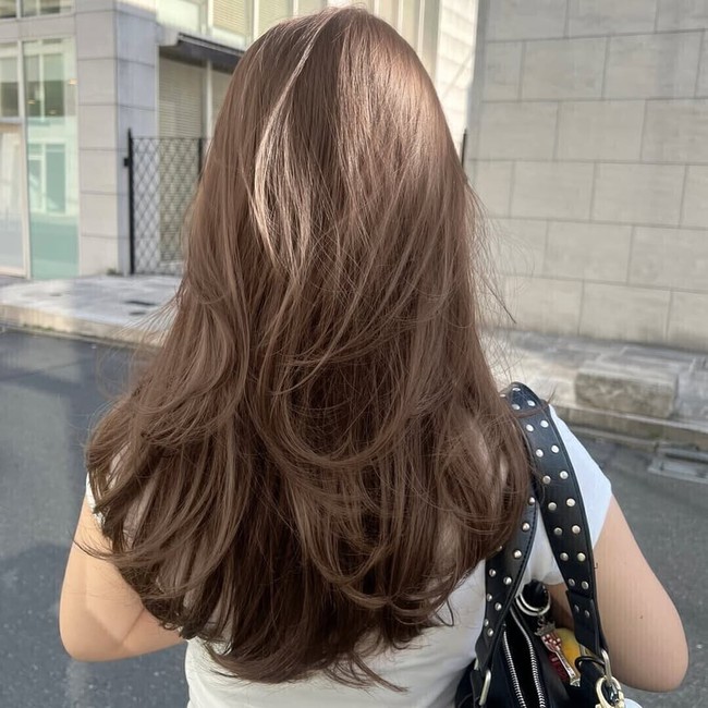 Mùa thu hợp nhất với tóc nâu xám: 8 lựa chọn không tẩy mà vẫn sang, che bạc khéo - Ảnh 5. Mùa thu hợp nhất với tóc nâu xám: 8 lựa chọn không tẩy mà vẫn sang, che bạc khéo - Ảnh 5.