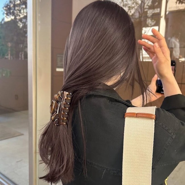 Mùa thu hợp nhất với tóc nâu xám: 8 lựa chọn không tẩy mà vẫn sang, che bạc khéo - Ảnh 10. Mùa thu hợp nhất với tóc nâu xám: 8 lựa chọn không tẩy mà vẫn sang, che bạc khéo - Ảnh 10.