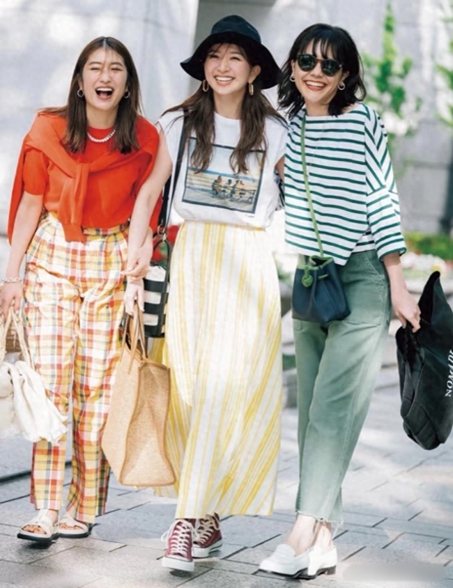 Đến Nhật mới hiểu: Cả phố đều mặc váy dài, quần dài nhưng vẫn thời thượng, không hề &quot;dìm dáng&quot;, thậm chí còn toát lên vẻ thanh lịch khó rời mắt  - Ảnh 1.