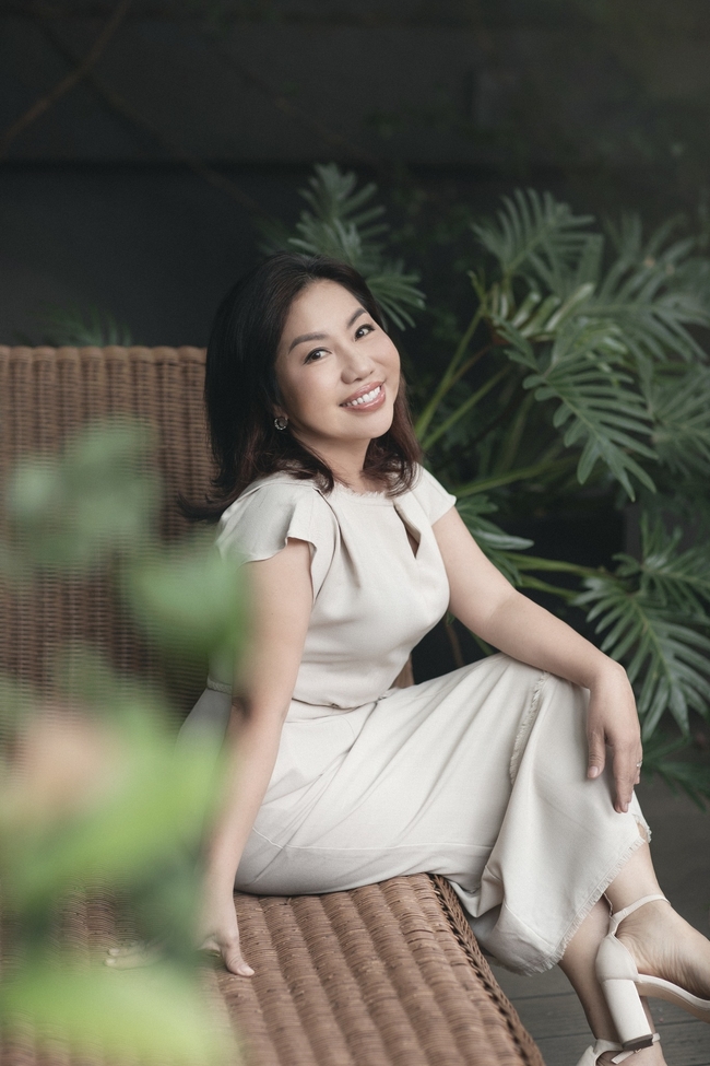 Chuyên gia kể chuyện nữ sinh 13 tuổi bị lột đồ, trói trước cửa, sau thành tiếp viên hàng không: Con nổi loạn, đừng chỉ cho rằng do con hư! - Ảnh 1. Chuyên gia kể chuyện nữ sinh 13 tuổi bị lột đồ, trói trước cửa, sau thành tiếp viên hàng không: Con nổi loạn, đừng chỉ cho rằng do con hư! - Ảnh 1.