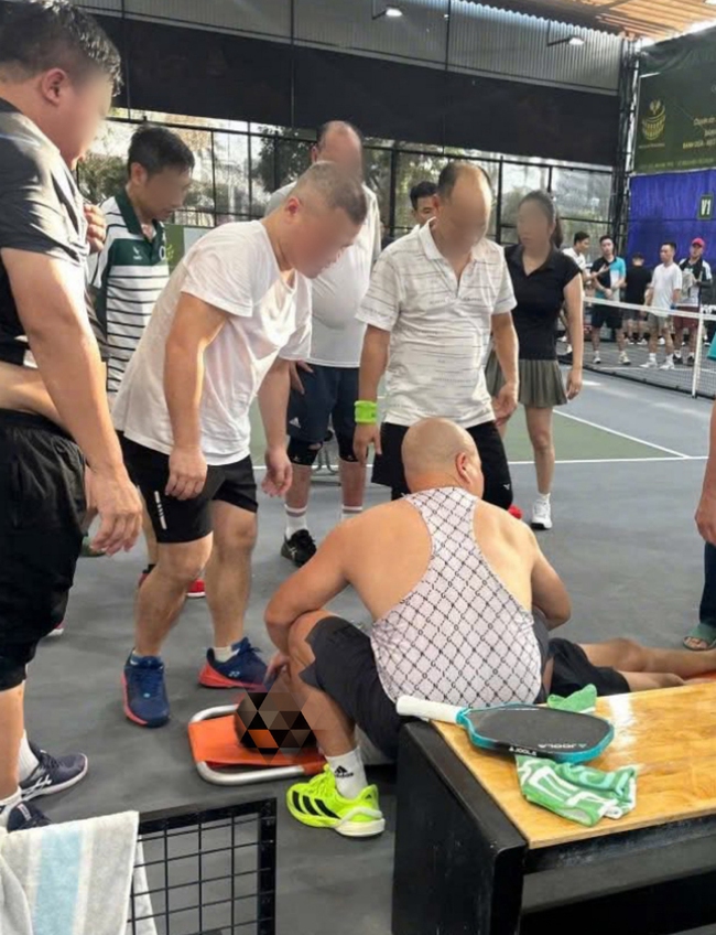 Cảnh báo chơi picklebal ngày nắng nóng: Đừng tưởng hoạt động trong nhà là yên tâm bảo toàn sức khỏe - Ảnh 1. Cảnh báo chơi picklebal ngày nắng nóng: Đừng tưởng hoạt động trong nhà là yên tâm bảo toàn sức khỏe - Ảnh 1.